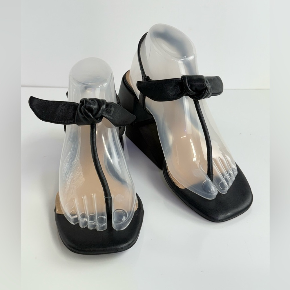 COPPER KEY Black block heel T strap sandals size 8